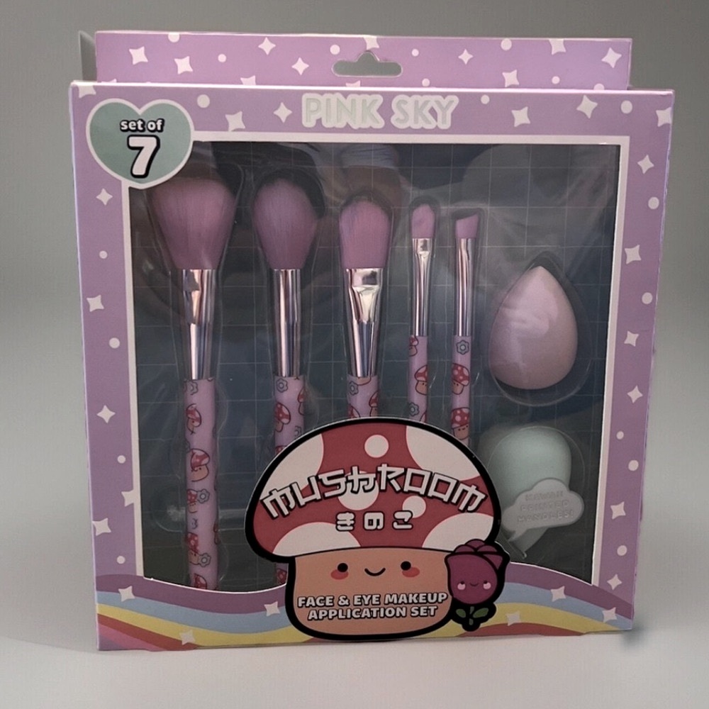 Mushroom Pink Sky Makeup Brush Set, NWT